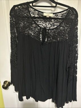 Decree Black Lace Yoke Peasant Tunic